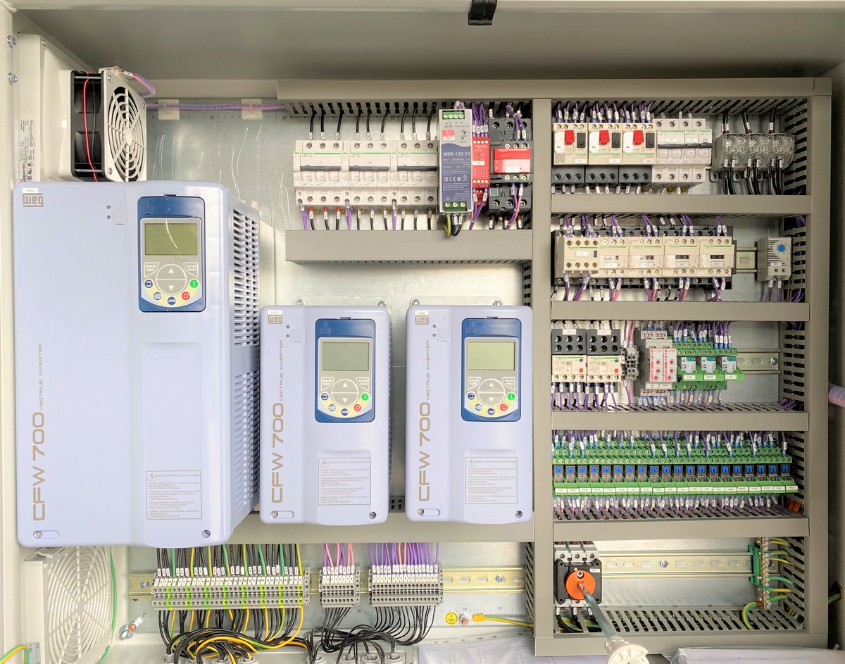mc2_ltd's tweet photo. Another Screenpod Airtrac 1500 Windshifter completed, See images of the electrical installation, Anyone with any requirements for an electrical control panel/installation at this time please send to sales@mc2controls.co.uk for a competitive quote from Martin. https://t.co/WT5T2IQFQy