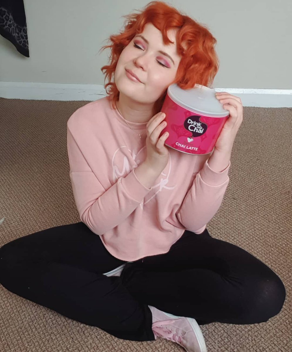 Our April fan photo of the month is this lovely shot from <a href="/ziggy_stxrdust/">farrah</a> (Instagram)