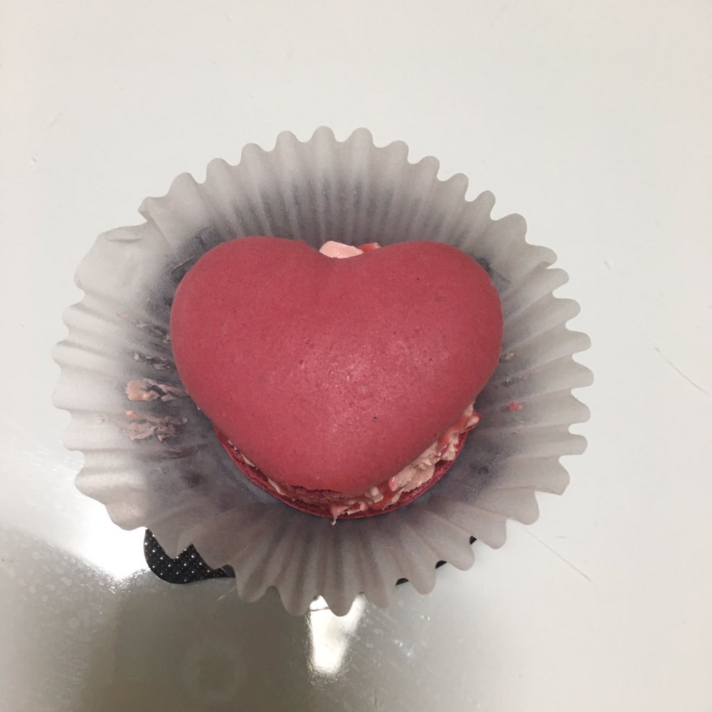 뚱카롱은 보기에만 이쁜듯 맛은 그냥 마카롱이 더 맛나,,,,