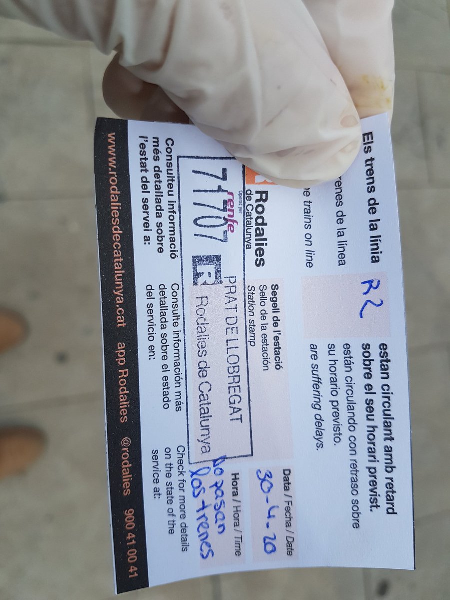 mariabrunob's tweet photo. Indignació absoluta: intentant tornar a casa dp d la feina des del Prat i avui @Renfe ha decidit que els trens no s'aturen al Prat. + d 60 pers reclamant i no tenim cap resposta. X suposat, les distàncies de seguretat x fer la reclamació no existeixen https://t.co/Aw7oi654KG
