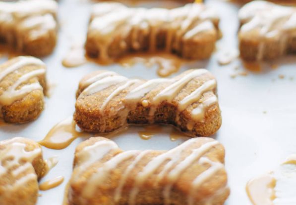 15 Simple Homemade Dog Treats You Should Try diys.com/homemade-dog-t…