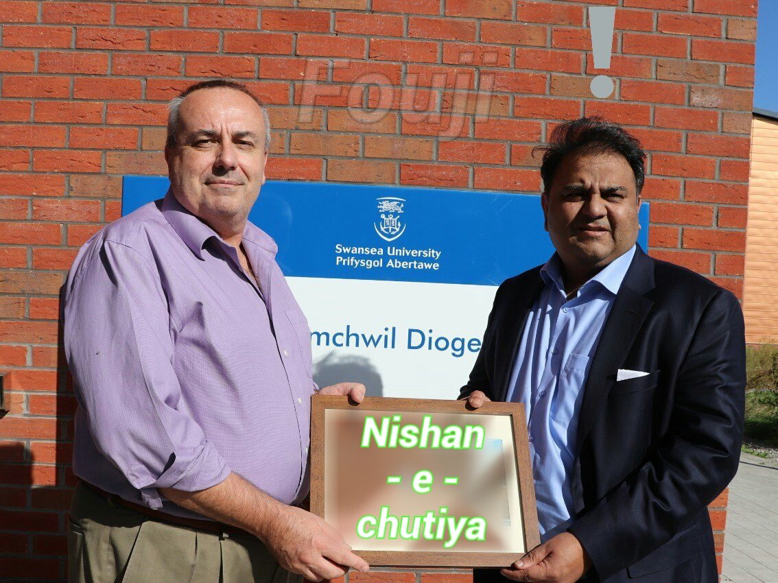 warriach101's tweet photo. @fawadchaudhry Pakistan science and technology minister @fawadchaudhry receiving NISHAN-E-YOOTHIYA.
This is done after scrapping #SmartLockdownByIK.
Jahannun jaye #coronavirus
@ShireenMazari1 @RehamKhan1 @husainhaqqani @mazdaki @nailainayat https://t.co/WRcVWMWy9q https://t.co/KYCnM7h4re