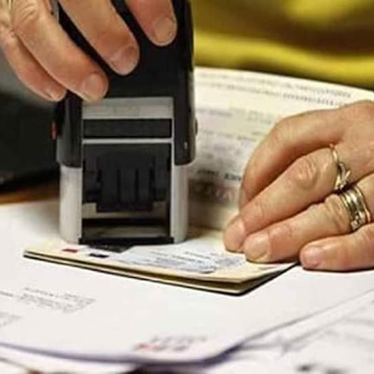 Nriabroad's tweet photo. Indians to benefit from free visa extension in UK.

Read More 👉🏻 https://t.co/0VSvDZlbxF
.
.
.
.
.
.
.
.
.
#NRIAbroad #News2020 #COVID19 #StayHomeStaySafe https://t.co/vakxbd8ujM