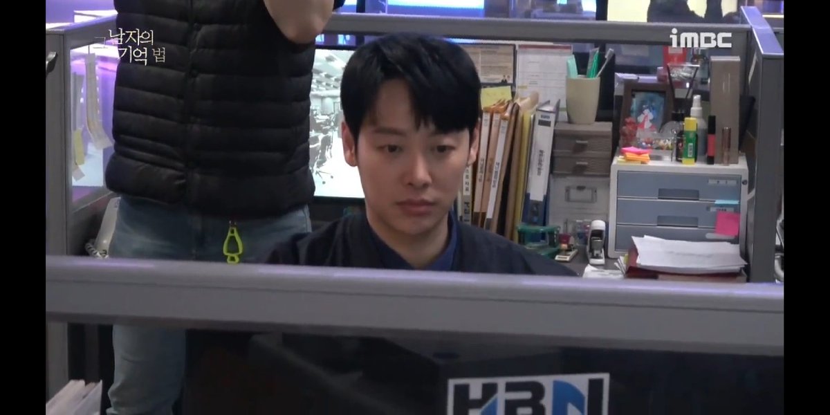 ferenfernand5's tweet photo. When he found out the camera making was recording him playing solitaire 😂 #KimDongWook #FindMeInYourMemory https://t.co/dUokcPThoF