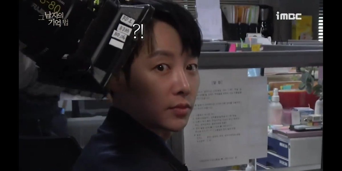 ferenfernand5's tweet photo. When he found out the camera making was recording him playing solitaire 😂 #KimDongWook #FindMeInYourMemory https://t.co/dUokcPThoF