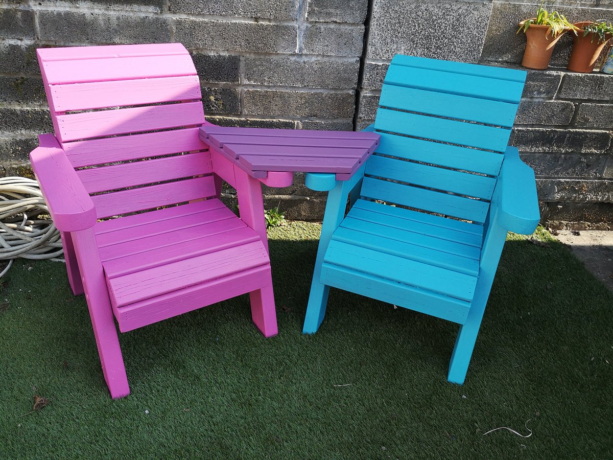 CathEngland4's tweet photo. Garden furniture given a makeover thanks to Summer and Evie. https://t.co/4av2qxuPnR