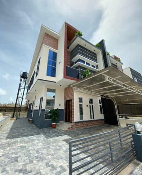 StaunchRealtor's tweet photo. Brand New 4 Bedroom Semi-Detached Duplex for Sale!!!

Location: Orchid, Lagos

Price: 62M

Features:
- All Rooms Ensuite
- Fully Fitted Kitchen
- Washing Machine -
- CCTV Camera
- Water Heaters
- Refrigerator -Pop Ceiling
- Jacuzzi

For Enquiries, Contact ☎ 07046891254 https://t.co/T8VEyOTTb2