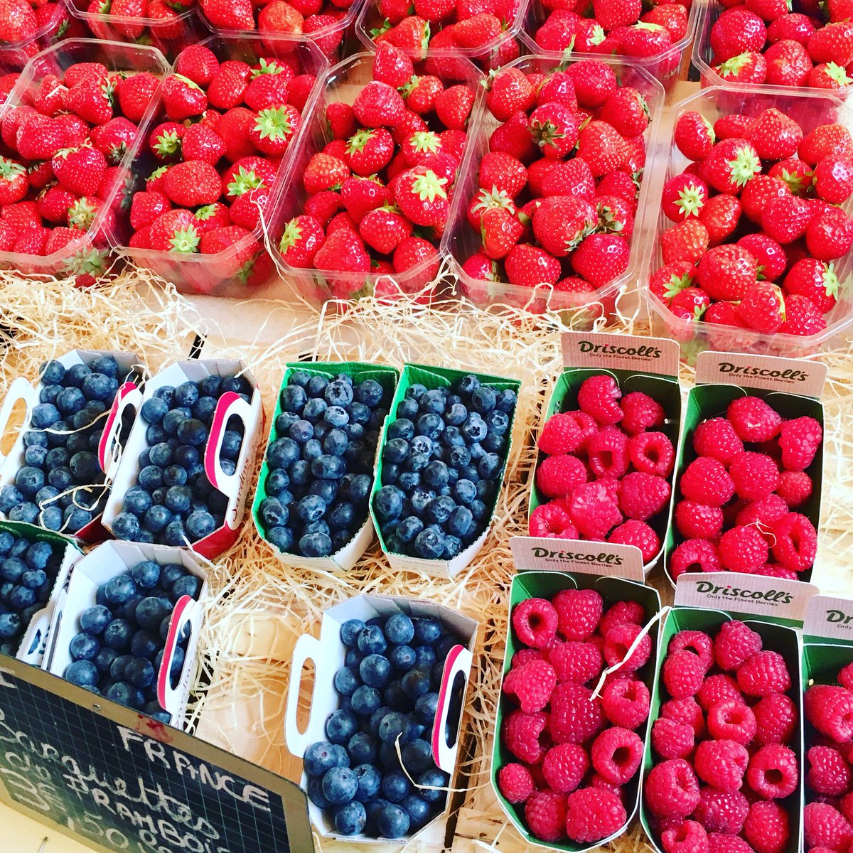 Belle_Provence's tweet photo. Berry season is here 🍓 #provence #southoffrance #marketdreaming https://t.co/wdR1wGs13k