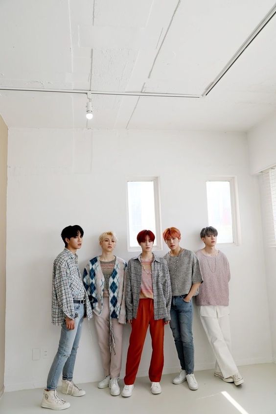 ABNiEW's tweet photo. Hi boys, I'm a little late for #WeekForAB6IX but I'm doing it. I wanted to thank you and congratulate you on everything you're doing. You're amazing. Thank you for being here. Thank you for everything. I love you💜💙
#LIMYOUNGMIN #JEONWOONG #KIMDONGHYUN #PARKWOOJIN #LEEDAEHWI https://t.co/GPJkyI9gxA