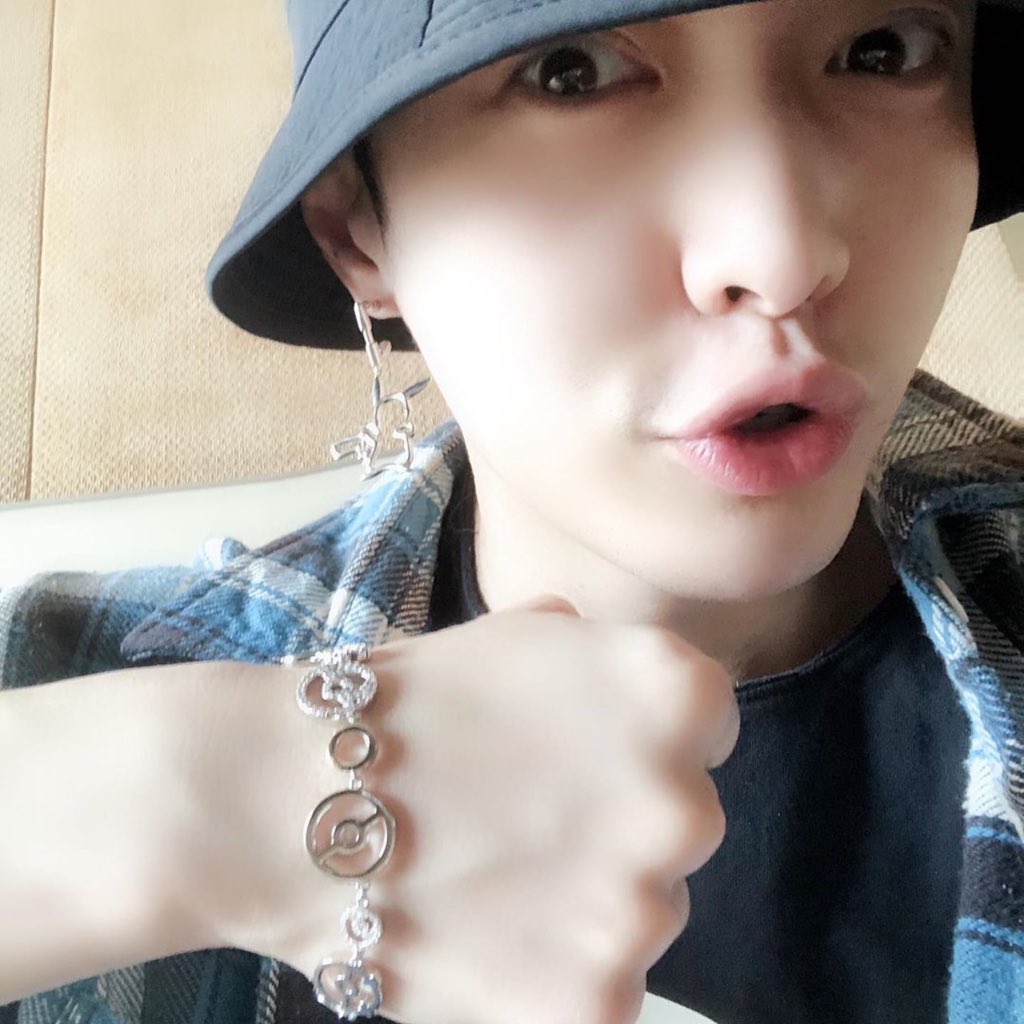 knockknock0408's tweet photo. LAY ins : Pika Pika！
比卡比卡！❤️
@weareoneEXO https://t.co/s79PusKL4K