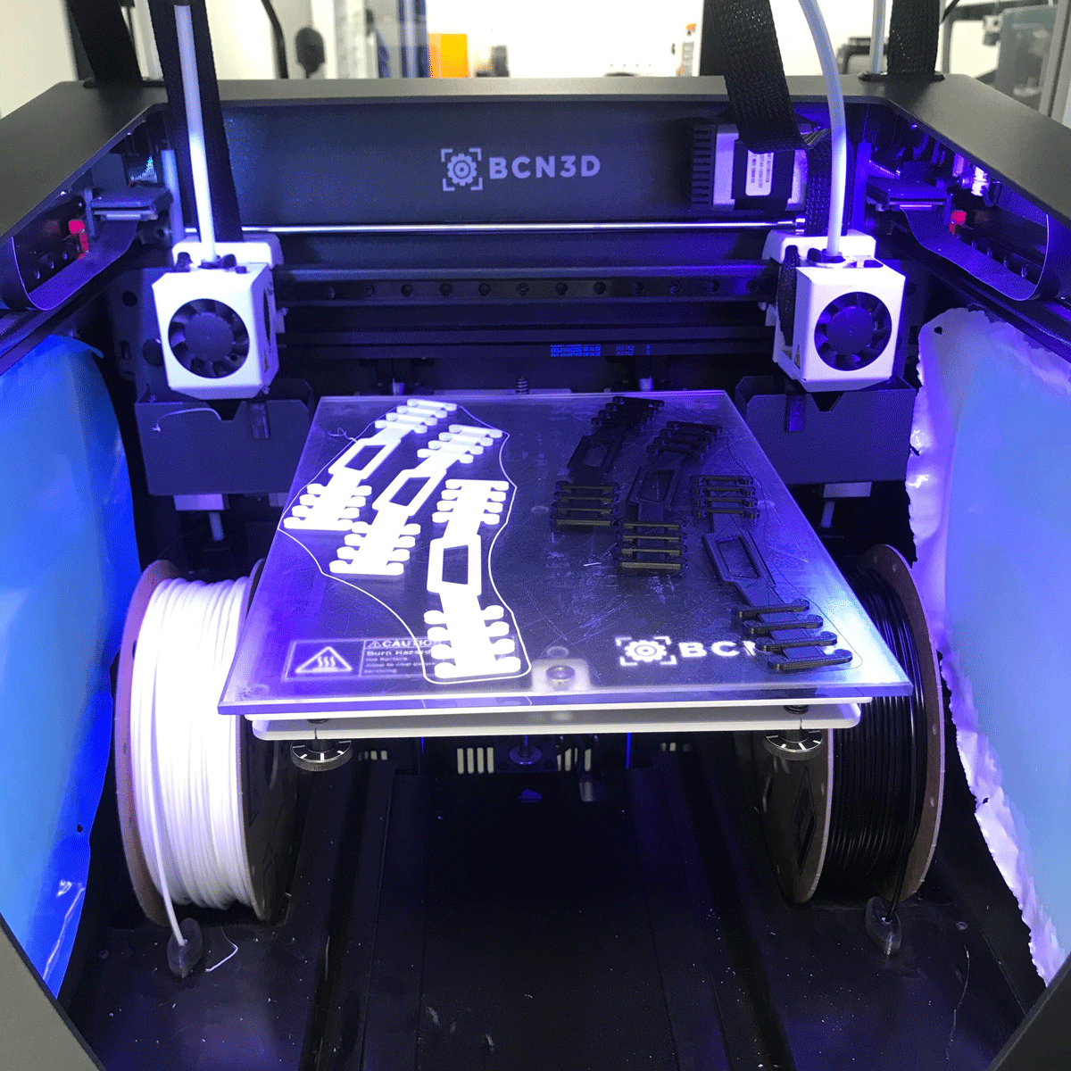 _Intech3d's tweet photo. Hacemos una entrega muy especial de 200 #salvaorejas para los #sanitarios del #HospitalDosdeMaig, Hospital General de l'Hospitalet de Llobregat y el #HospitalMoisèsBroggi🤩 La fabricación de todas estas unidades ha sido posible gracias a la colaboración con la @DiputacioLleida https://t.co/a64Qb8zRCn