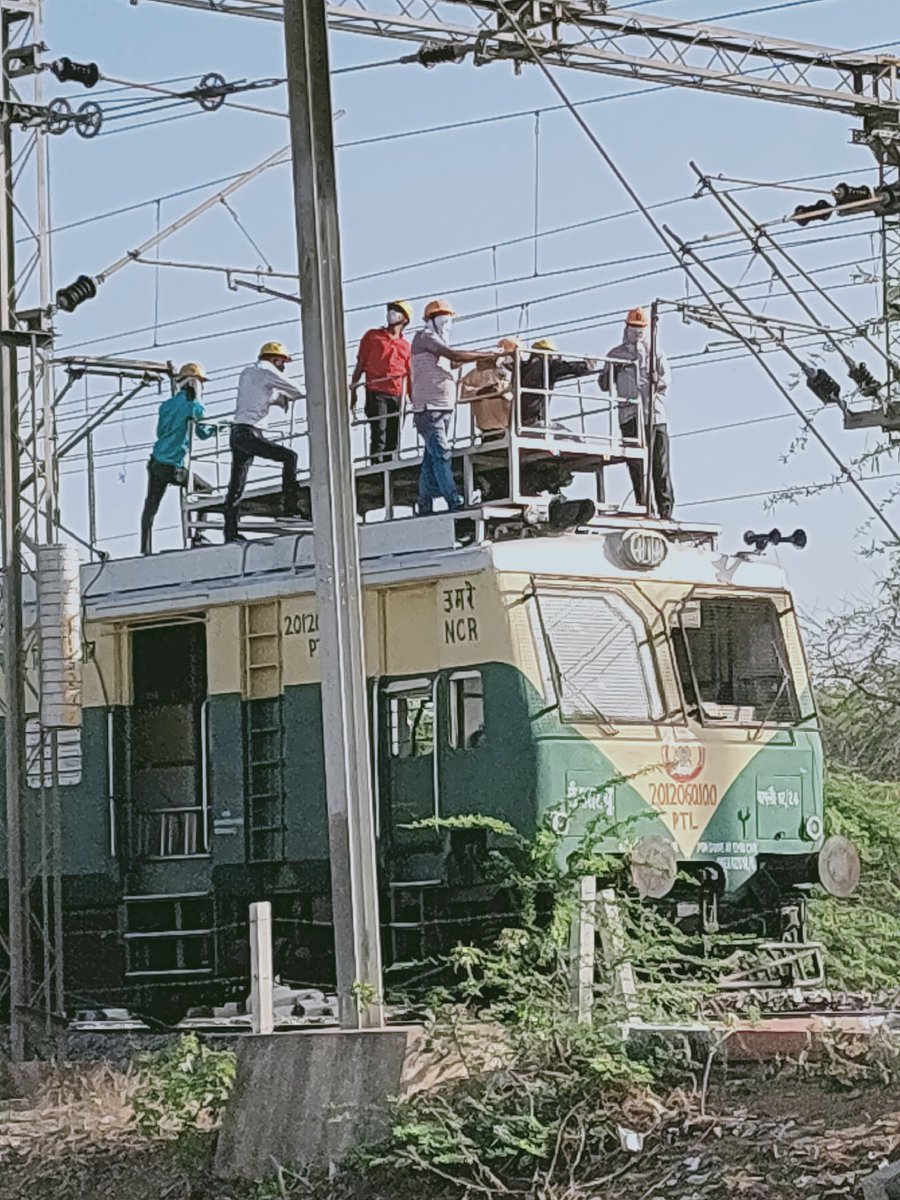 ncrks's tweet photo. @dmjhansi1 @ZeeNews @AnuraagJhansi @narendramodi @myogiadityanath @PiyushGoyalOffc @PRO_NCR_JHS 
@aajtak @htTweets @TimesNow @ndtvindia
Sir I am requesting you that please help the trd staff in this situation of coronavirus staff work in pressure. https://t.co/mnNKHFtOYz