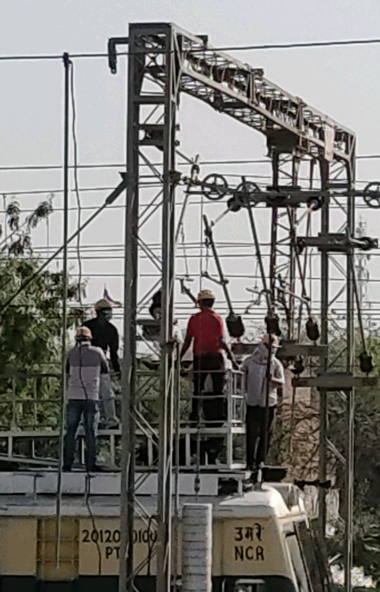 ncrks's tweet photo. @dmjhansi1 @ZeeNews @AnuraagJhansi @narendramodi @myogiadityanath @PiyushGoyalOffc @PRO_NCR_JHS 
@aajtak @htTweets @TimesNow @ndtvindia
Sir I am requesting you that please help the trd staff in this situation of coronavirus staff work in pressure. https://t.co/mnNKHFtOYz