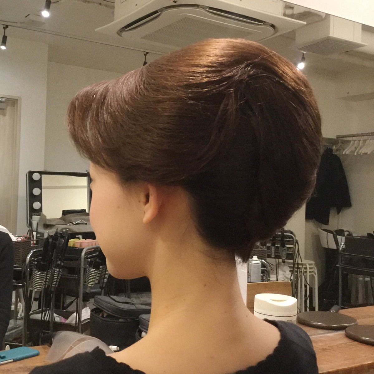 銀座 女髪結い師 髙倉里美 على تويتر この髪型は年齢問わず喜んで頂けるヘアです お着物きる時 夜っぽくみえるのが嫌だったり そんな方向けのヘアスタイルではないかな と思って私はおススメしています ポイントは 毛先を動かしすぎないこと そしてシルエット 銀座 女髪結い師 髙倉里美 على تويتر この髪型は年齢問わず喜んで頂けるヘアです お着物きる時 夜っぽくみえるのが嫌だったり そんな方向けのヘアスタイルではないかな と思って私はおススメしています ポイントは 毛先を動かしすぎないこと そしてシルエット