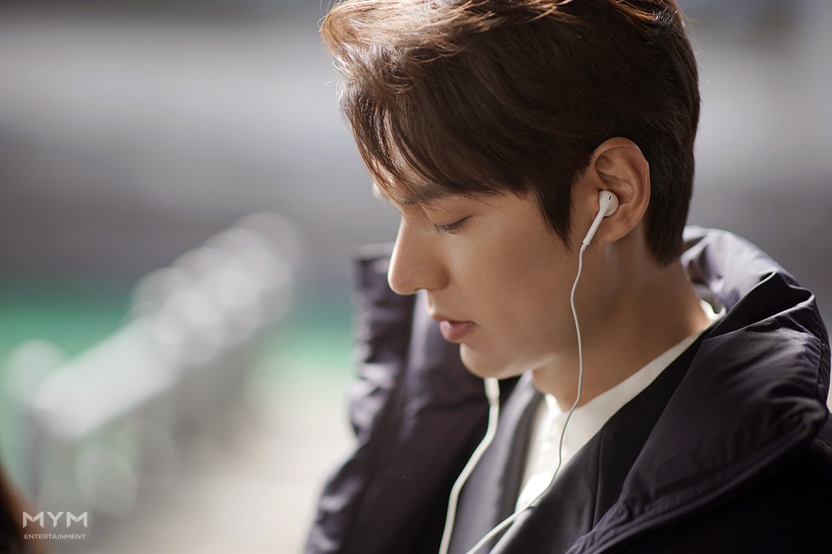 언제 어디서나 대본+모니터링 삼매경!💯 노력+열정으로 완성된 이곤의 활약, 앞으로도 계속 지켜봐 주세요!💕 ⠀ SBS드라마 [더 킹: 영원의 군주]...