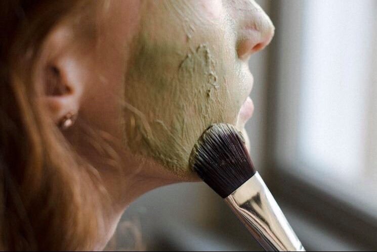 How does your skin feel after using a clay face mask? 
Clean, really clean! You just can’t beat how fresh and clean your skin feels after using a clay mask- kind of how your skin feels after having a facial 🧖🏼‍♀️ Have any of you tried our clay face masks? 🌿amaranthinebeauty.com/products/sooth…