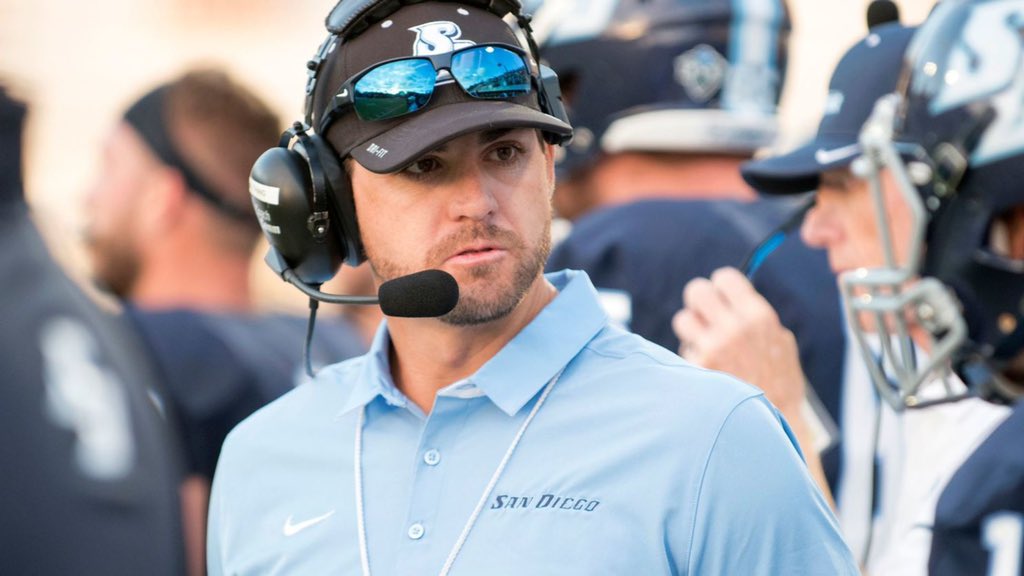 CoachKGrabowski's tweet photo. Former @xfl2020 @XFLDefenders OC @CoachTEngstrand joined again to discuss pro style offense and his experience in the XFL on the #CoachandCoordinator Podcast

https://t.co/tConDVnPEj https://t.co/wLSK1NqgFs