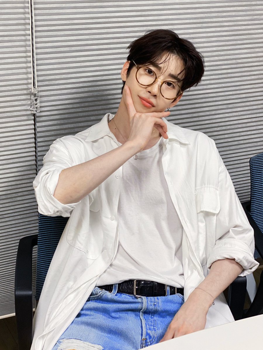 VICTON1109's tweet photo. 말랑 우야 비하인드💙😆💛 https://t.co/81BWnZczUj