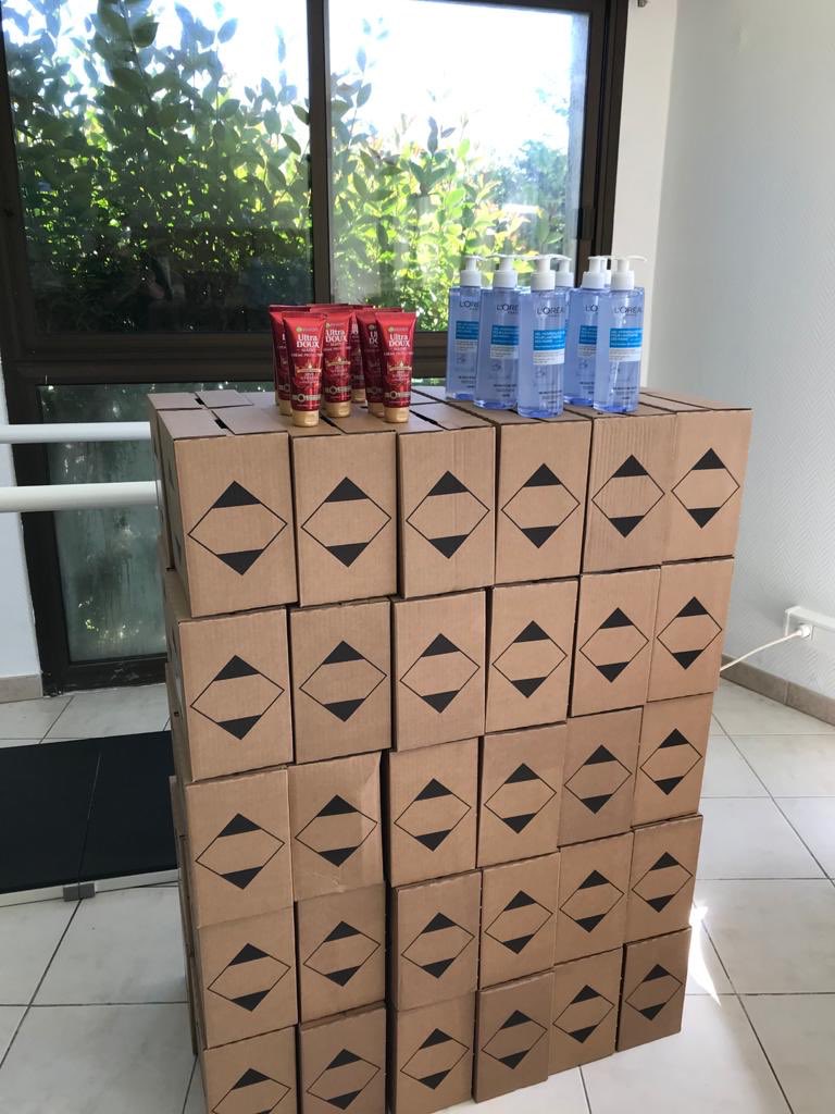 vanessa___dc's tweet photo. Merci @lorealparisfr pour ce généreux don ! Prendre soin de nos équipes qui prennent soin de nos résidents ♥️ #TousSolidaires @Groupe_DomusVi @antibes_jlp https://t.co/qGDAY30FhV