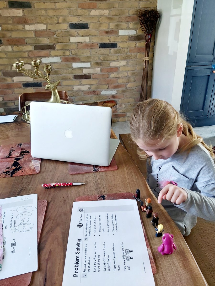 Lorna Jay Saunders tweet media