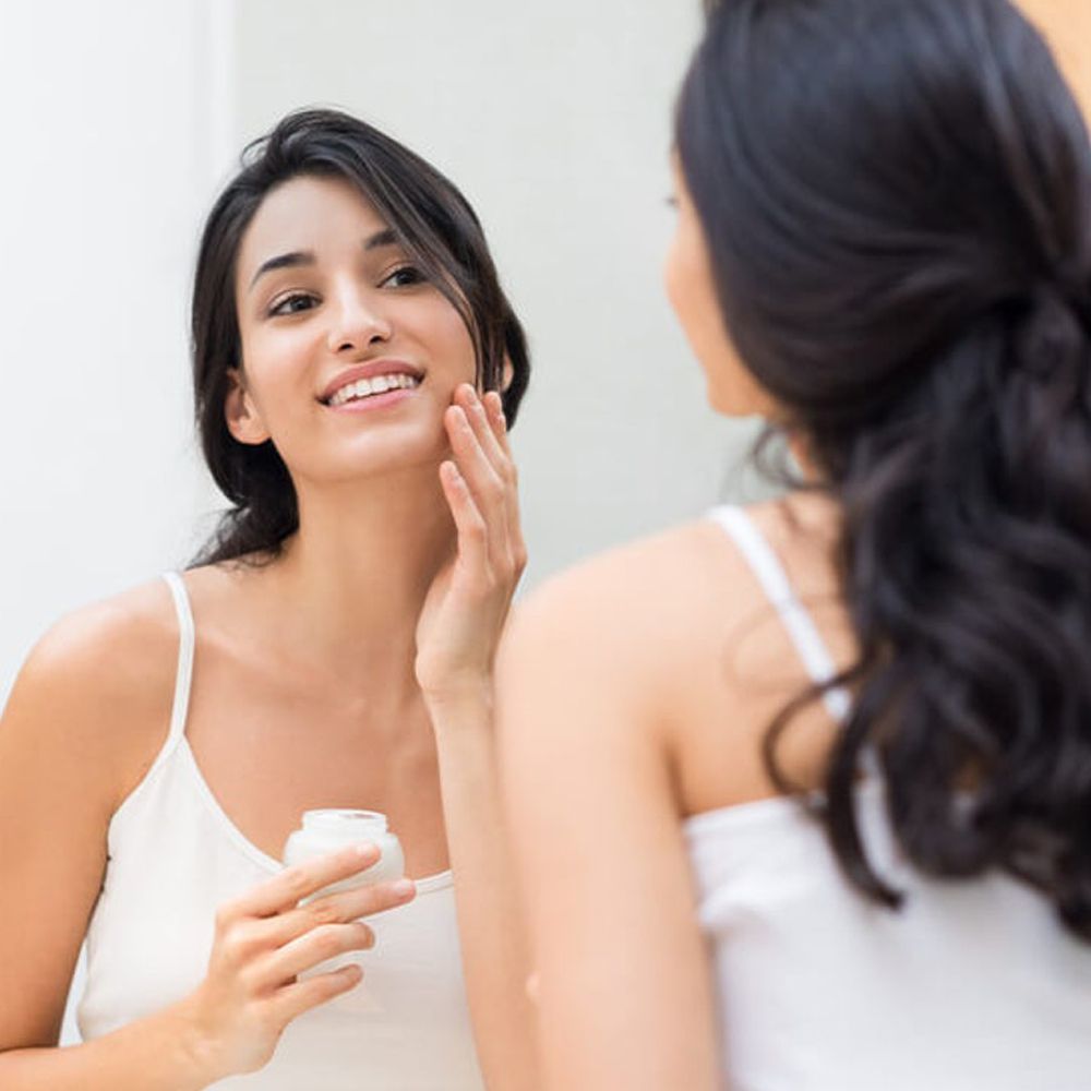 iksircosmetics's tweet photo. Empieza la desescalada del confinamiento.😍
Ahora más que nunca tienes que preparar tu piel. 

Llevamos muchos días encerrados y la piel esta débil. Prepara tu piel con nuestra cosmética natural. 

Hidratala, nutrela y protegela ahora más que nunca!!😍

#iksircosmetics https://t.co/kHrhCxhAy9