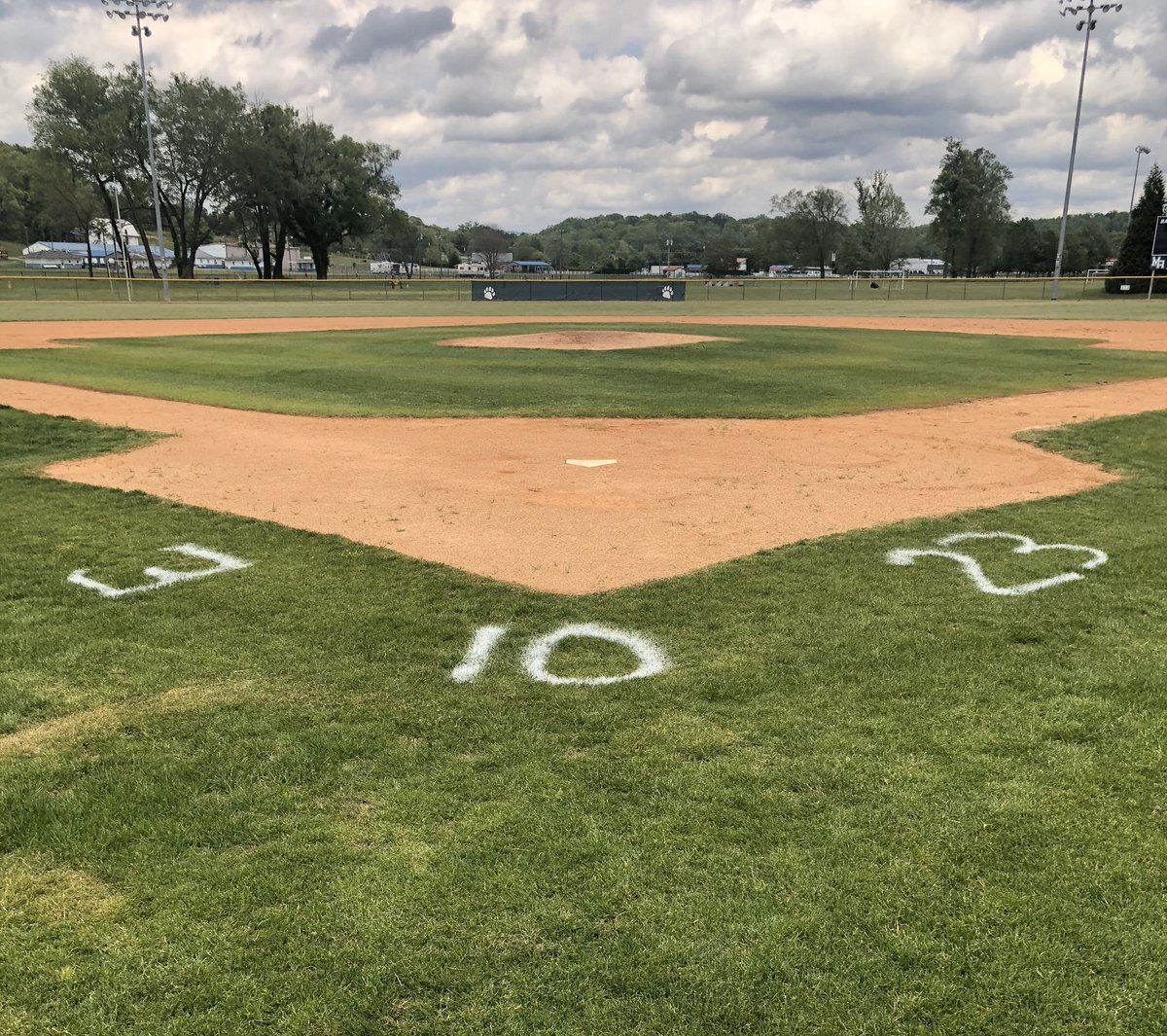 GraniteBears's tweet photo. today MAHS celebrate’s 🎉 it’s Class of 2020 &amp; the 3 Senior 🎓 members of the @GraniteBears ⚾️ team @edorsett3 @BaylorBrinkley &amp; Colby Baker; “Thank You” &amp; GO 🐻 @MACSchools @granitesquad @MABearHistorian @MaNewsSports https://t.co/rvDRIy4U5n