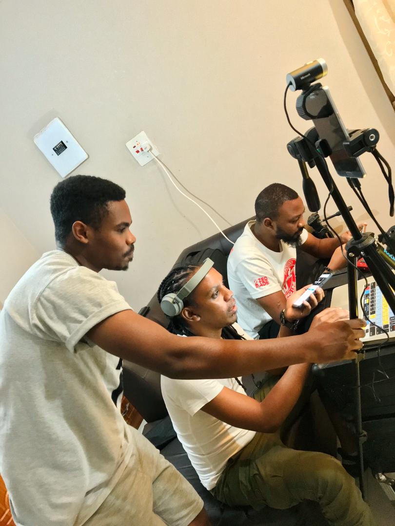 SuperstarDJHuss's tweet photo. Behind the scenes 🎬🎥
Hola for professional livestream production 😎
DJs@Work https://t.co/MnBecWOz6t