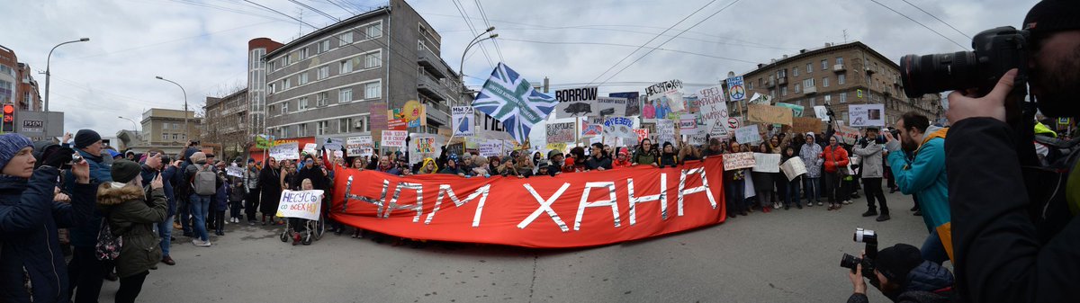kissmyba's tweet photo. в прошлом году у монстрации было два лозунга — один за тот год и один за этот #монстрация2020 https://t.co/SXKVWJciMN