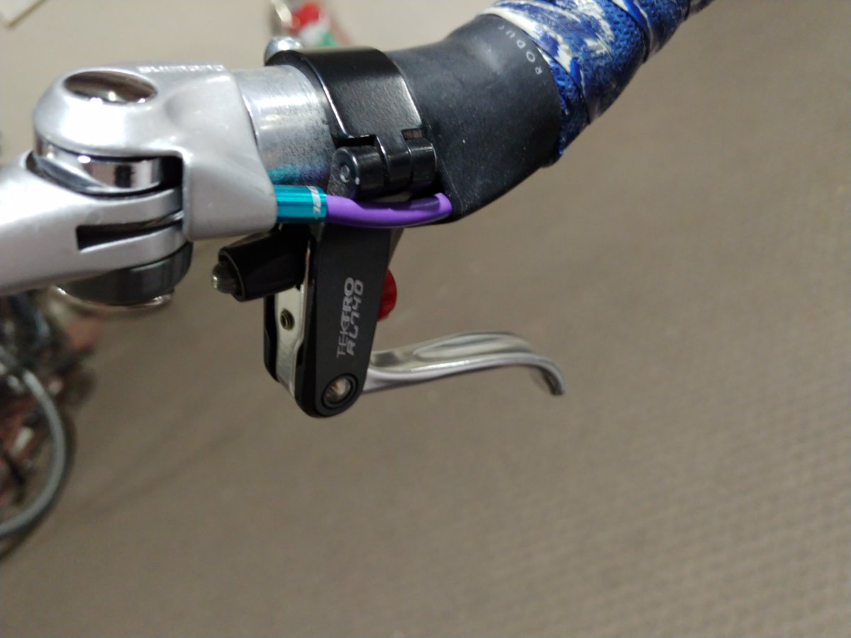 As Sin5 ミニベロ ブルホーン化メモ フラットバークロスバイクをブルホーン化する時 最大の問題は シフターとブレーキレバーの組み合わせ 私の場合は バーコン ｖ用補助レバー バーエンドブレーキ サムシフターか Sti使うかの三択になるはず