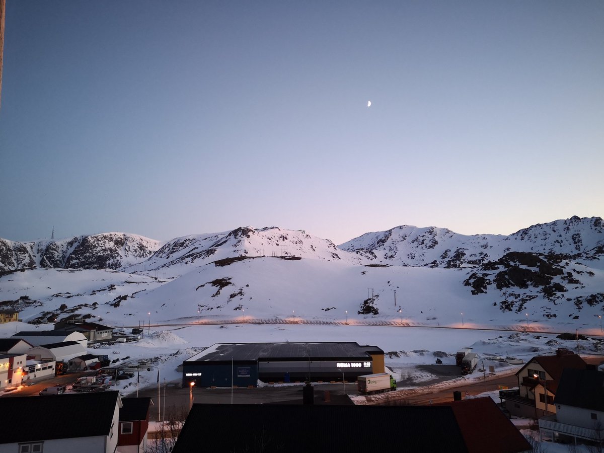 Selv om sommeren blir litt annerledes i år er den uansett på vei! Dette var status klokken 23.00 i går. 
Vi får håpe været holder og at mange i Norge benytter anledningen til å besøke oss her helt øverst i landet denne sommeren!
#nordkapp #magerøya #wearescandic