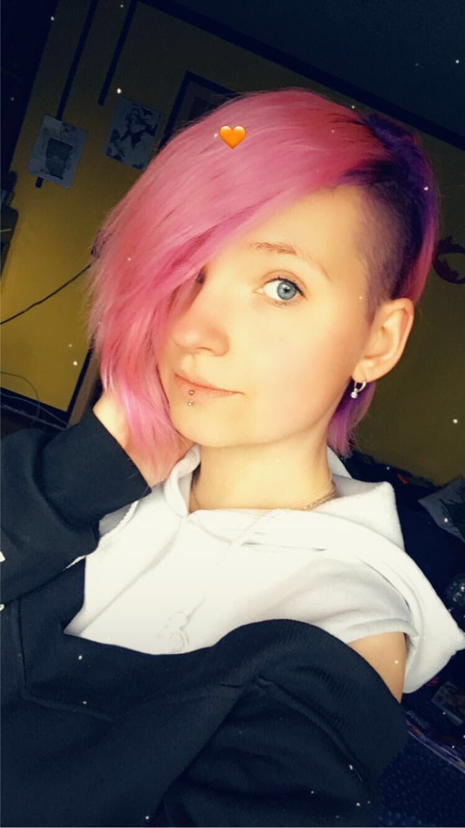 💕💁🏼‍♀️🦩Be a flamingo in a flock of pigeons 💕💁🏼‍♀️🦩

#quote #quoteoftheday #selfie #me #🦩 #pink #freak #piercing #girlwithpiercings #photo #hair #colorfulhair #violet #elumen #elumenhair #nerd #loveit