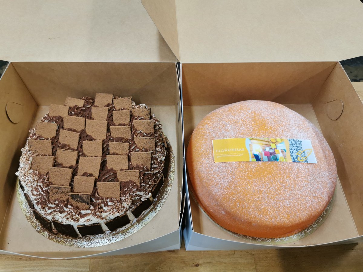 Igår gick tårtor vi skulle ätit vid Tillväxtresans Kick-out till Harakärrsgårdens boende för äldre. Våra kollegor och de äldre blev glada! Kul att kunna glädja dem som kämpar, nu när vi inte kan fira projektet som planerat!