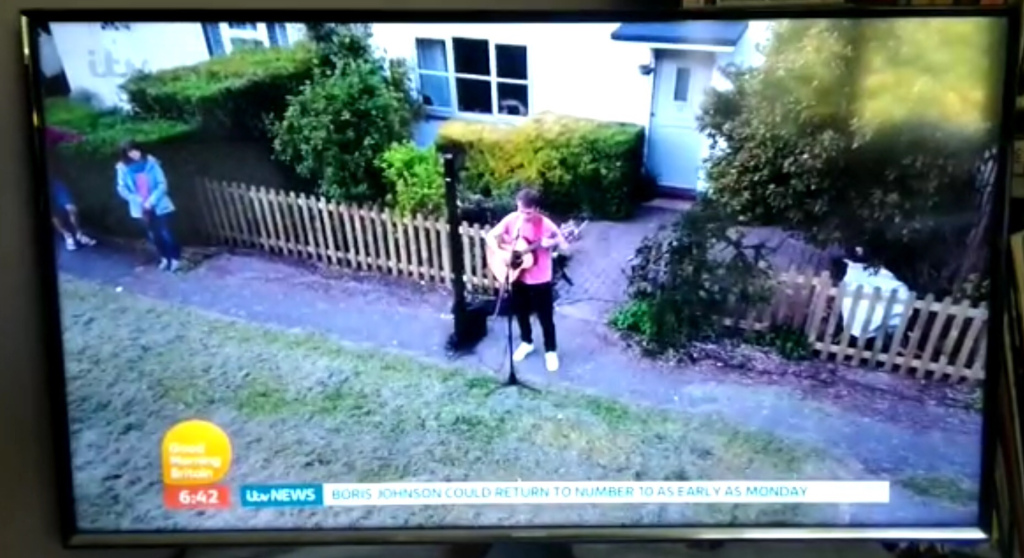 JACOB’S ‘CLAP FOR CARERS’ SHOW GOES VIRAL! incidentsoftravel.com/2020/04/24/jac…