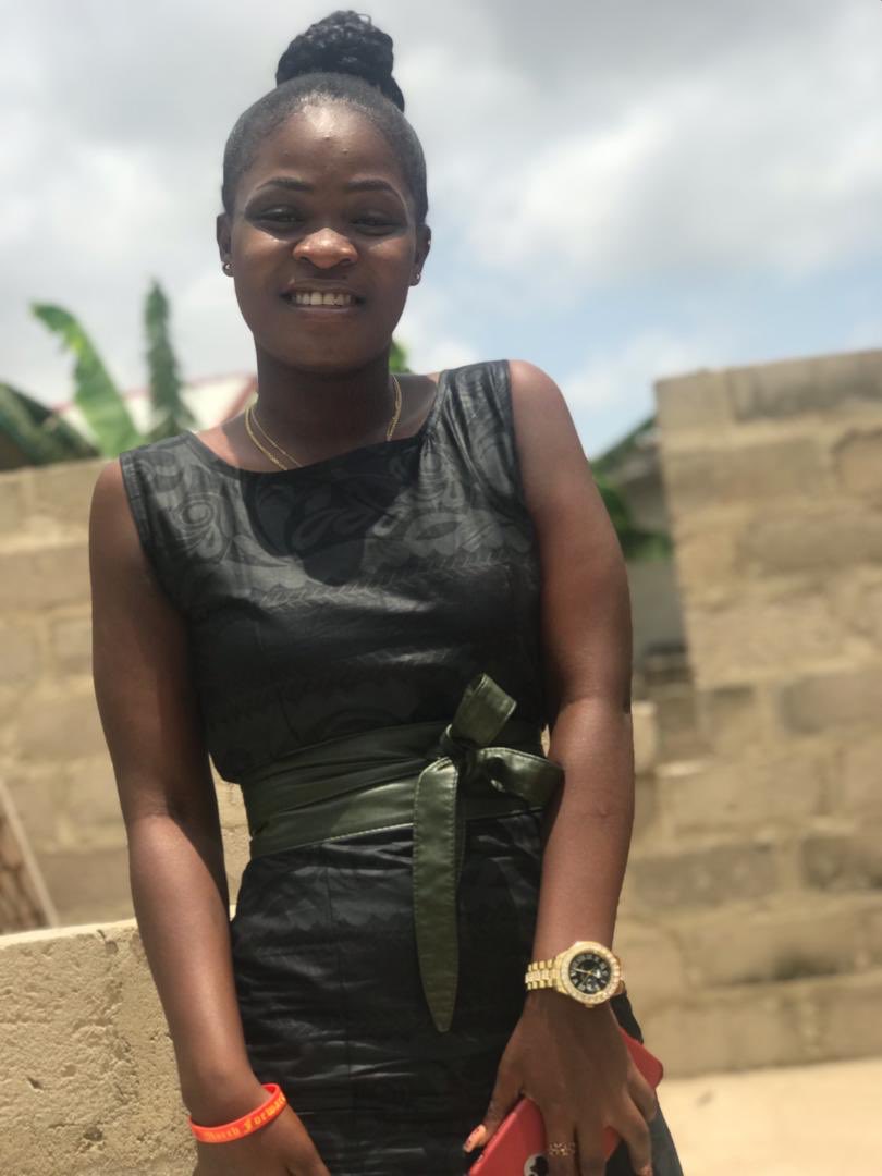 NEBASARK's tweet photo. Her name is @HajiaPerry1 !! Christiano Ronaldo former ex girlfriend 😂 die hard fan of sarkodie. ❤️ You can follow her but don’t try to Dm am pls 😂😂😂 https://t.co/ZJQJWdBKwo