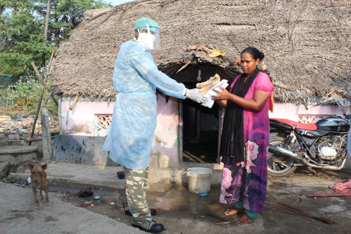 On 30.04.2020, 125 BPL/needy families of Chinna Mangadu, Chennai,were each given 05 cloth masks,01L liquid soap,1/2 kg detergent &amp; 01 toilet soap.
The area was sprayed with disinfectant.
<a href="/crpfindia/">🇮🇳CRPF🇮🇳</a> <a href="/CMOTamilNadu/">CMOTamilNadu</a> <a href="/CRPF_sector/">SOUTHERN SECTOR CRPF</a> @TiruvallurColl1 <a href="/chennaipolice_/">GREATER CHENNAI POLICE -GCP</a>