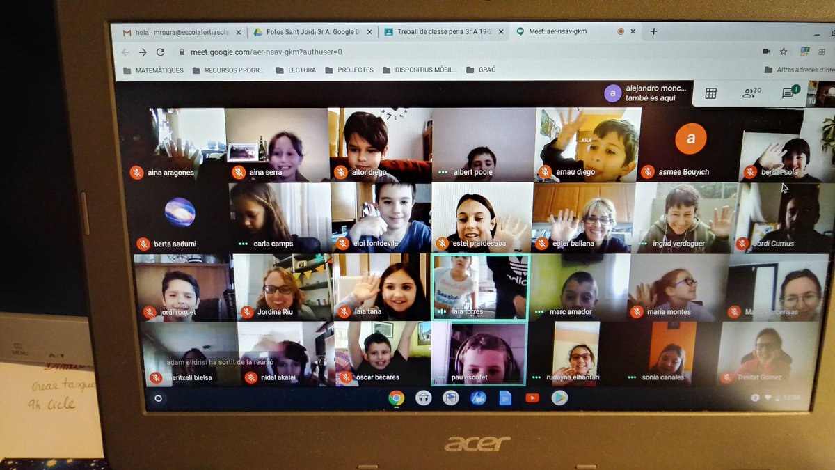 FortiaSola's tweet photo. Ens connectem, parlem, ens sentim, ens veiem, riem i per uns moments estem tots junts. #ciclemitjà #videotrucades @settorello @AmpaFortiaSola @unitsxeducar https://t.co/jcOlgICd1i