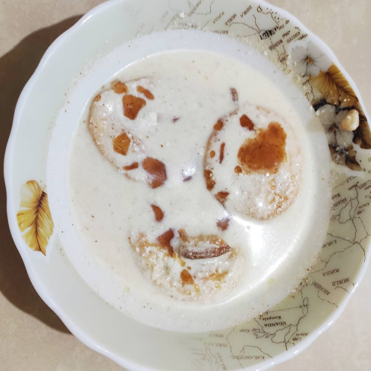 Aayo delhi ke saar kare 
Upsc key dahi vade
Chole cheese naan kahi bhi kha lo humesha tasty