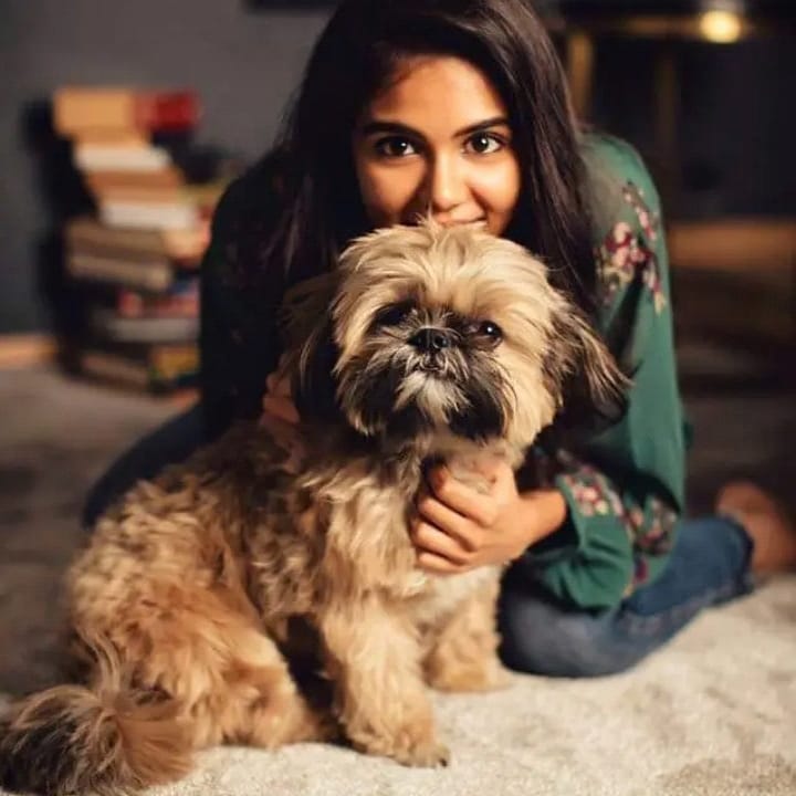 film77square's tweet photo. #Kalyanipriyadarshan and her pet. https://t.co/HW3DL2u9Tc