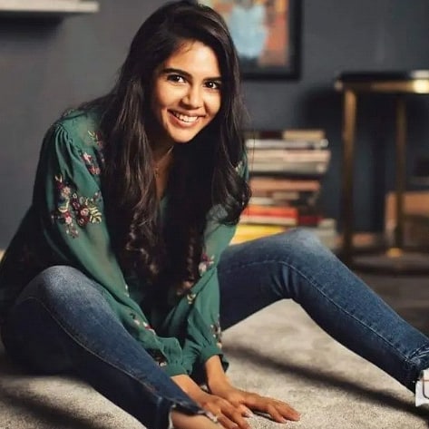 film77square's tweet photo. #Kalyanipriyadarshan and her pet. https://t.co/HW3DL2u9Tc