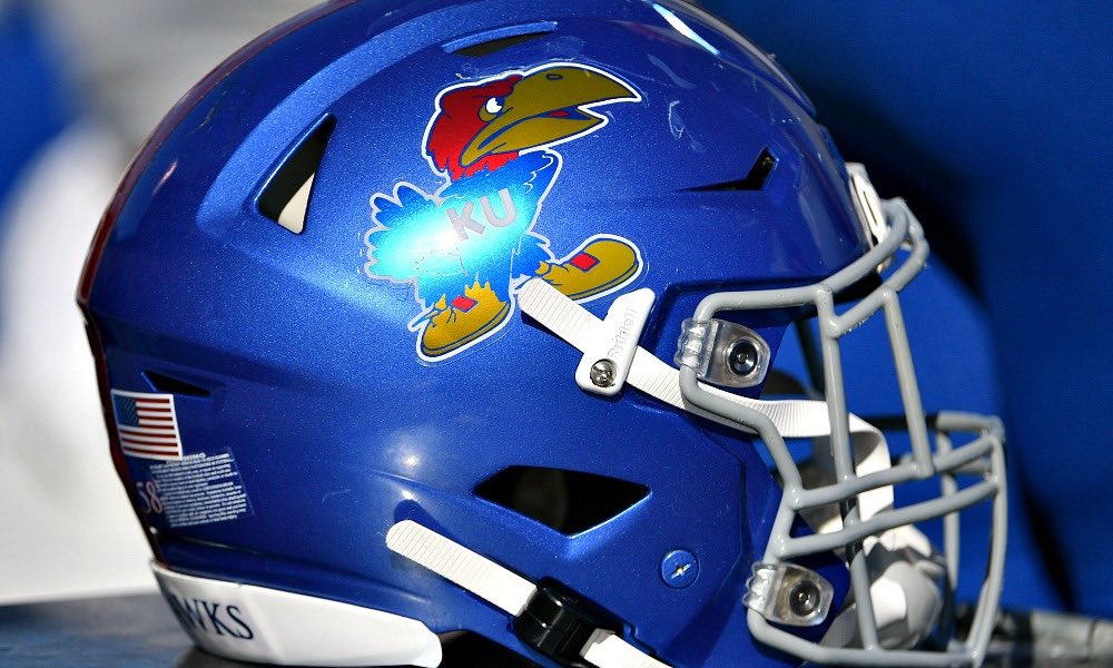 Blessed to receive my first offer to Kansas University! #JayHawks🔵🔴
<a href="/BrentDearmon/">Brent Dearmon</a> @JAMESNOSWEET <a href="/CoachRowell22/">Jason Rowell</a>