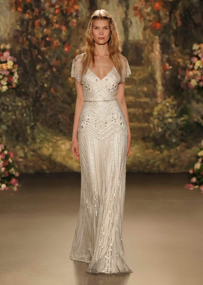 In cima alla classifica degli abiti più amati dalle nostre spose! 
⤵️ Collezione #sposa Jenny Packham