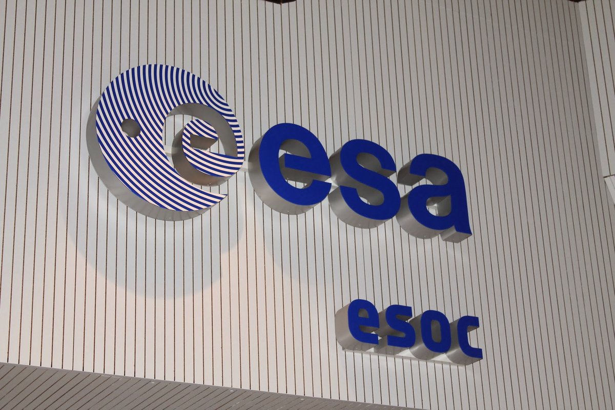 rjmlaird's tweet photo. Also remembering a fantastic with @ISUnet #SSP13 classmates to @esaoperations. #spacehour #ThrowbackThursday https://t.co/DPbfuGUmMk
