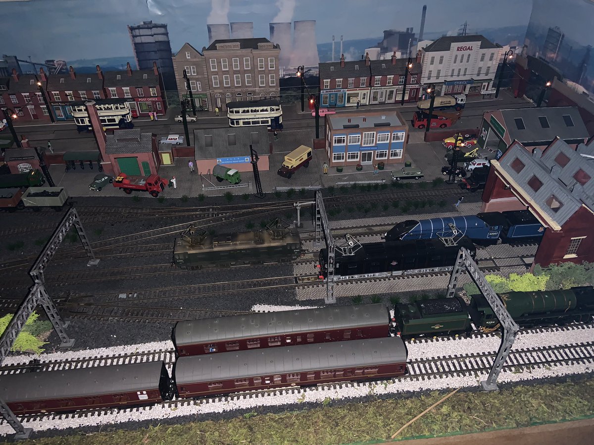 All looks a bit atmospheric low current to the lighting makes them look like gas lights. <a href="/AdamDiskin1993/">Adam Diskin</a>