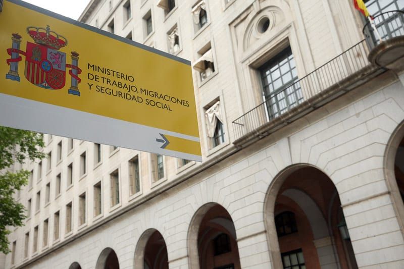 blogemple's tweet photo. Guía con las principales ayudas que ha puesto en marcha el Gobierno para atajar la crisis provocada por el COVID-19 y cómo solicitarlas https://t.co/aRSSbP45WM https://t.co/wKf0Gjcfod