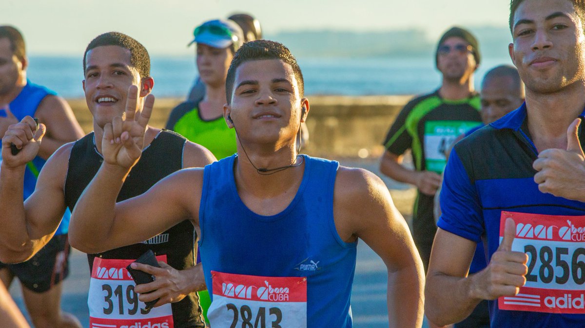 🇨🇺 #PhotoOfTheDay -- Scene from a past Havana Marathon 👟
