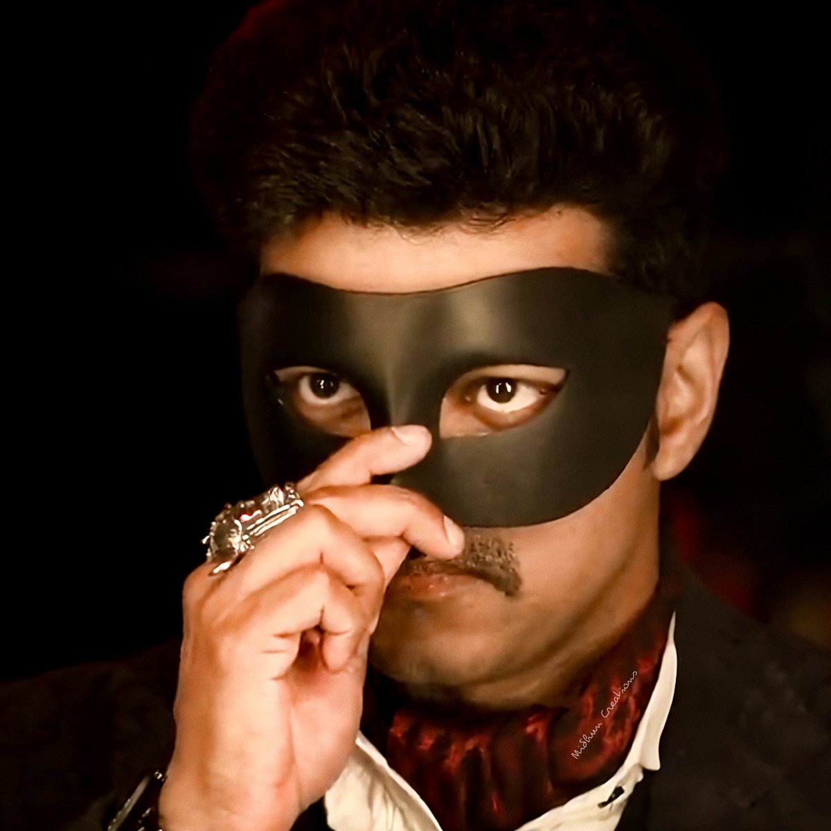 ThalapathyFW's tweet photo. Vetri 🤫 #Master @actorvijay https://t.co/ZUIHqhIAdL
