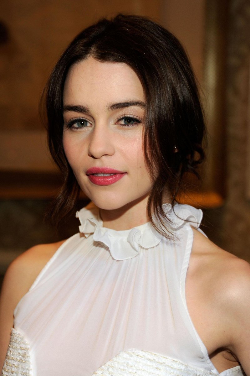 BoozeBoobsFooty's tweet photo. Emilia Clarke https://t.co/qmMJWfejwK