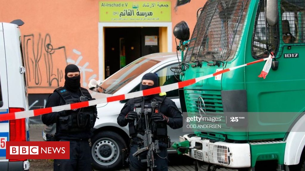 Tampa News Hezbollah: Germany bans and raids Islamist group - BBC News dlvr.it/RVlPWh