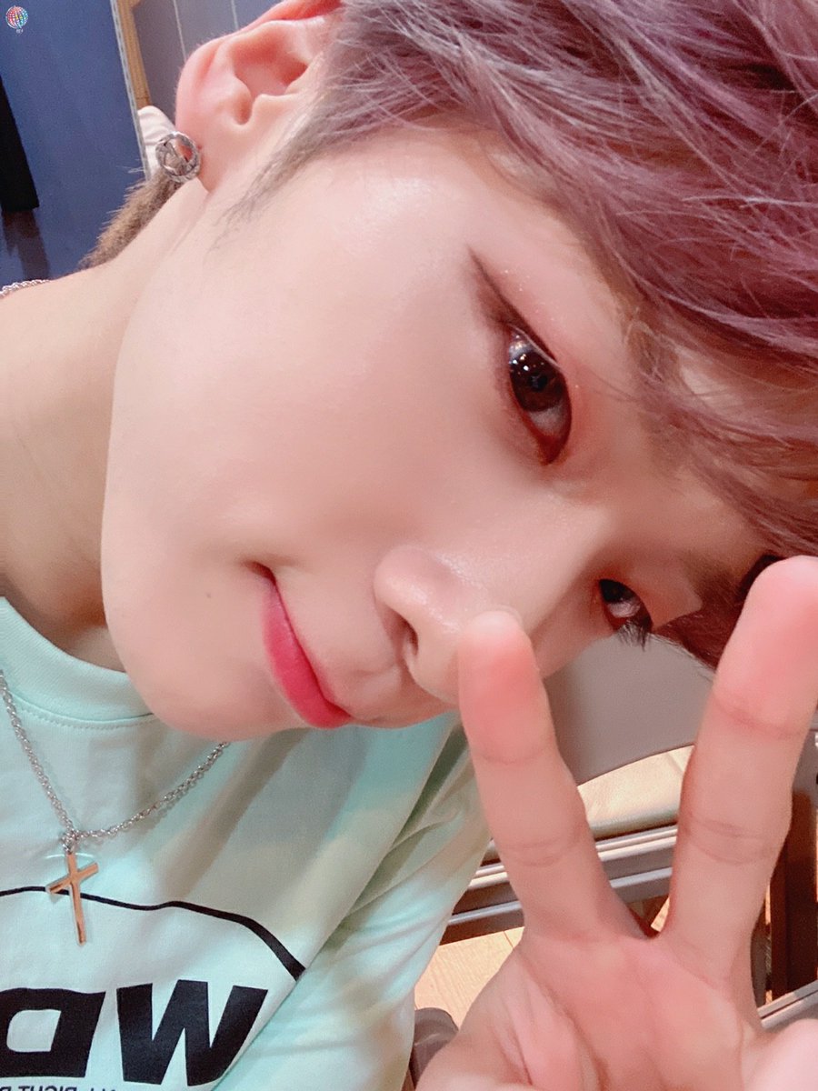 McndOfficial_'s tweet photo. 아름다울수록 가까이 봐야 한다는 걸 보여주는 #캐슬제이 😘

#MCND #Castle_J 
#SCHOOL_AGE #떠 #Spring
#Mnet #엠카운트다운 #MCOUNTDOWN https://t.co/8ORug0UBKA