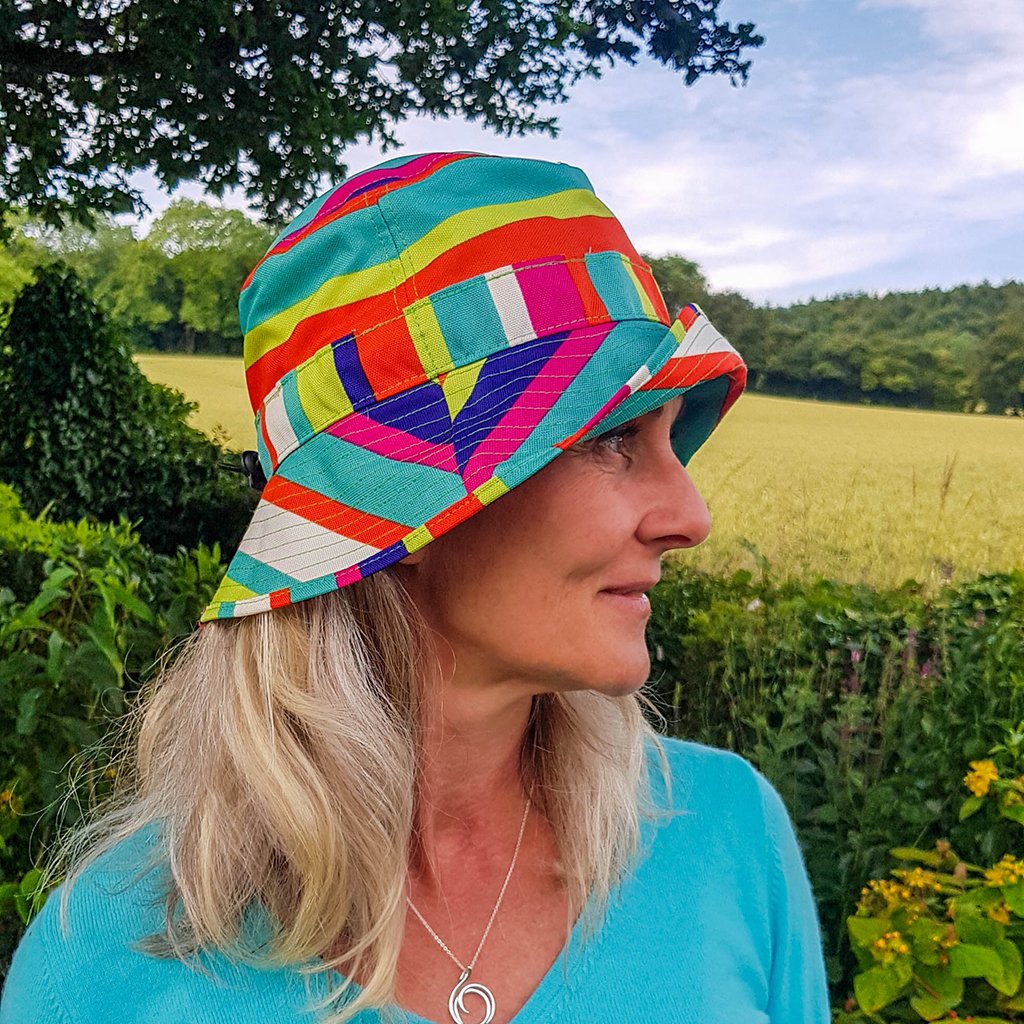 Rainhatcollectn's tweet photo. Looks like we're going to have April showers in May! Be prepared and keep dry &amp; look stylish in a British made rain hat #mibhour #rainhatcollection #familybusiness @mibhour
Take a look now at some very chic rain hats 👇
https://t.co/VXzdG4Ft50

Please retweet - much appreciated https://t.co/NIIz4TvL42